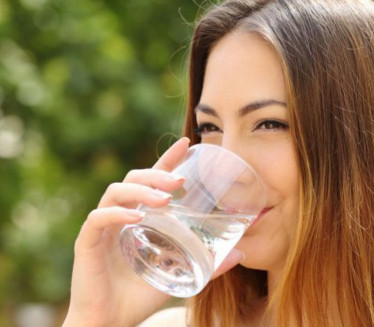 VEČITO PITANJE: Koliko vode treba piti dnevno?
