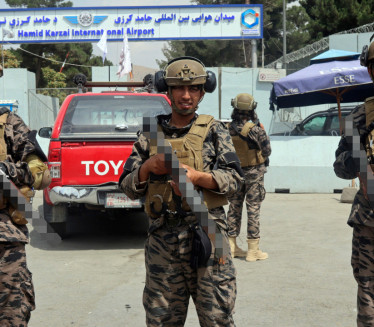 U AVGANISTAN AVIONOM: Talibani obnavljaju rad aerodroma