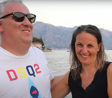 DEJAN MATIĆ SA PORODICOM NA MORU: Poznati pevač sa najmilijima u srcu Boke Kotorske (VIDEO)