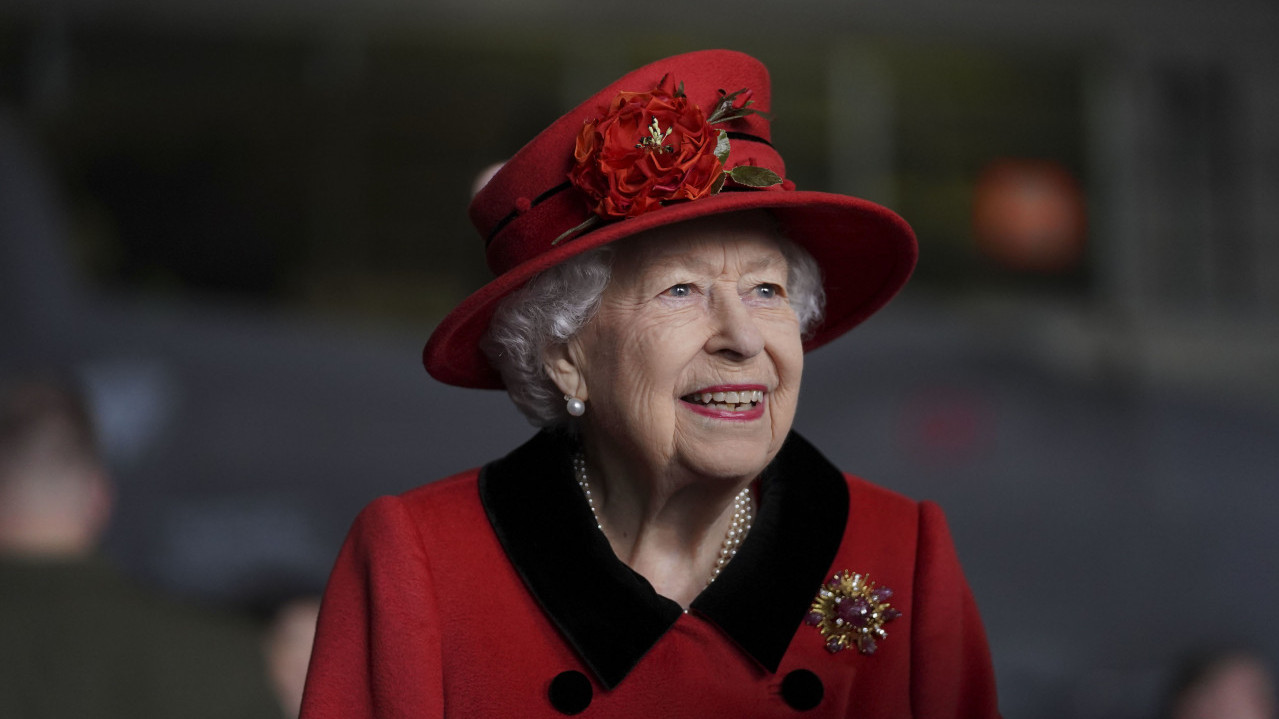 БАШ СЕ "ОТВОРИЛА": Ево шта краљица поклања особљу за Божић
