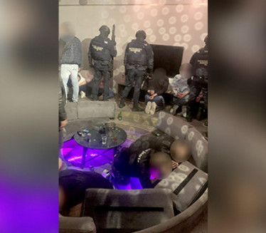 POLICIJA UPALA U APARTMAN: Otkrivena "kokain žurka" u Beogradu (FOTO)