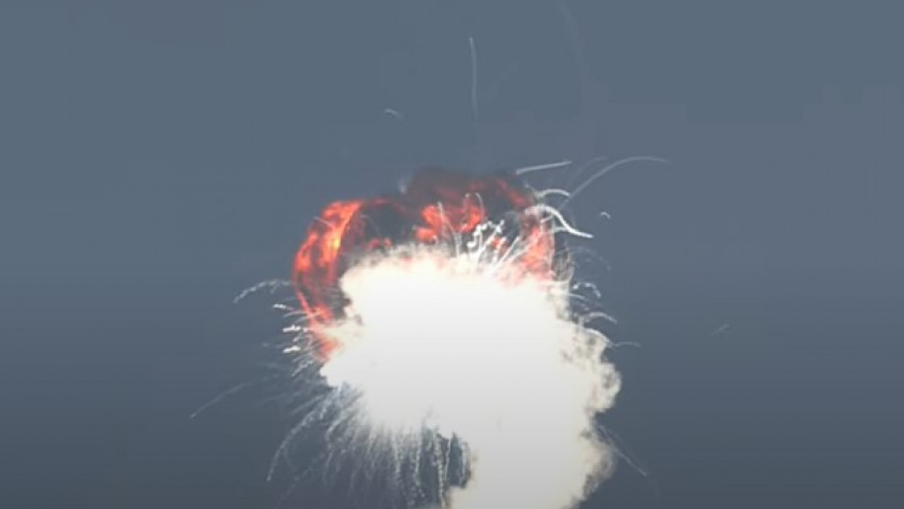 СНИМАК ДАНА: Први покушај лансирања ракете се завршио експлозијом (ВИДЕО)