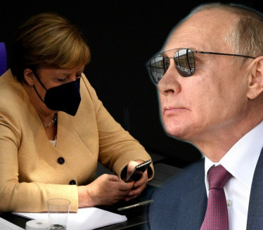 МЕРКЕЛОВОЈ УСРЕД САСТАНКА ЗВОНИО ТЕЛЕФОН: Путин се иронично насмејао због инцидента