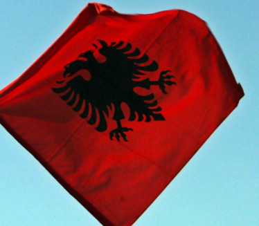 ISLAMSKI IMAM NAPAO ALBANCE: "Bacite albansku zastavu u đubre“