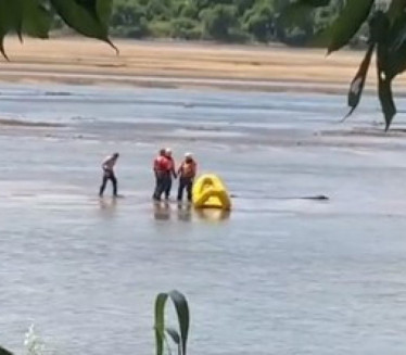 ПОДИГНУТА УЗБУНА: Полиција мислила да је нашла леш у језеру, а онда су се изненадили