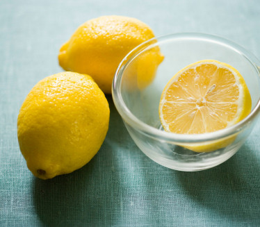 KORISNI TRIKOVI: Evo kako da limun ostane svež što duže