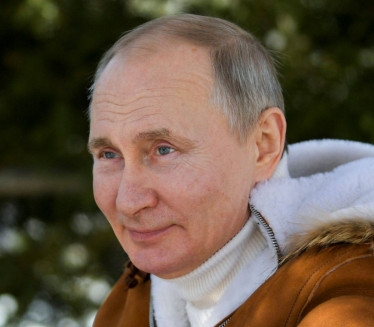 PUTINOVI RODITELJI: Vladimir neverovatno liči na MAJKU
