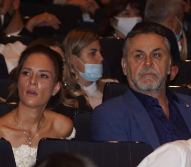 22 LETA MLAĐA: Branimir Popović sa ženom na premijeri