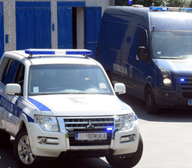 ЕВАКУАЦИЈА ТРЖНИХ ЦЕНТАРА: Полиција опколила објекте