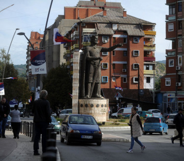 АЛБАНЦИ НАПАЛИ СРБЕ: У Митровици викали ''убиј Србина''