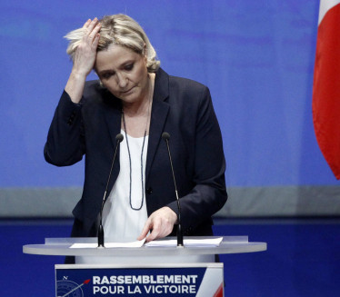 SKANDAL U FRANCUSKOJ: Napadnuta Marin le Pen