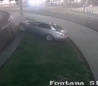 ДРАМА НА СЛАВИЈИ: Аутомобил ударио у фонтану