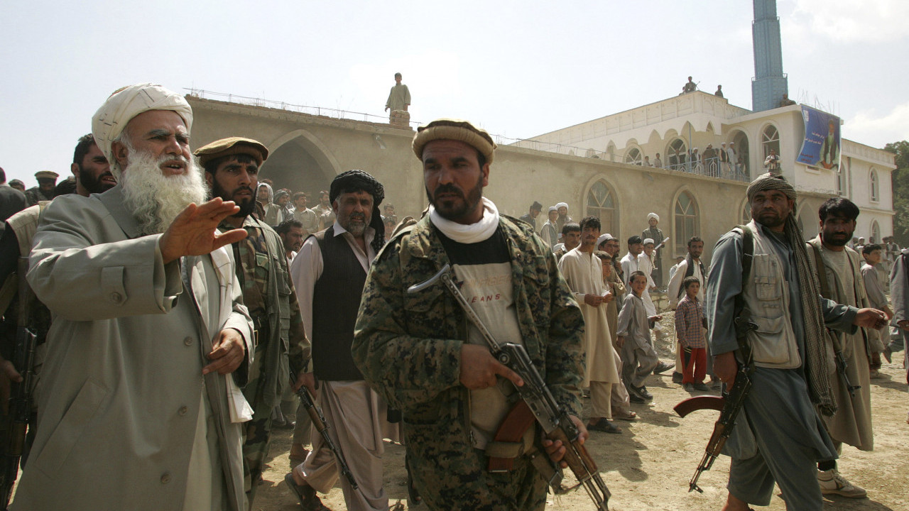 БИЗАРНО: Талибани забранили женама лет без мушког пратиоца