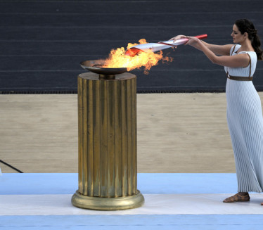 PREUZETA BAKLJA: U Pekingu će sijati olimpijski plamen