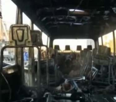 БОМБА У СИРИЈИ: Експлодирао војни аутобус (Узнемирујућe)