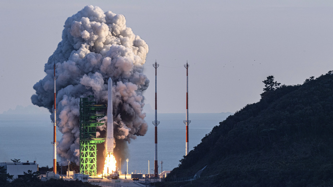 НАДМЕТАЊЕ ДВЕ КОРЕЈЕ: Сеул лансирао прву свемирску ракету