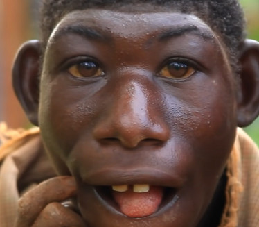 PRAVI MOGLI! Kako živi dečak iz džungle? (VIDEO)
