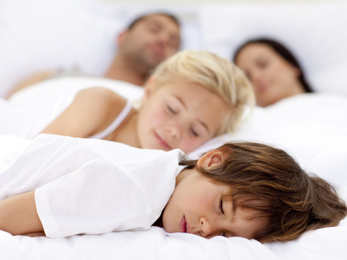 VIRALNA TABLICA: Kada deca treba da idu na spavanje