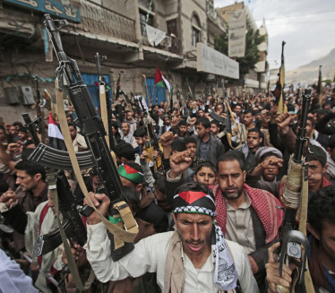KRVAVI JEMEN: U borbama koalicije i Huta preko 200 mrtvih