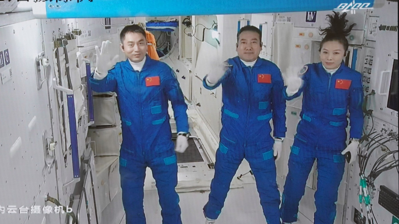 POSLE 180 DANA: Kineski astronauti ponovo na Zemlji (VIDEO)