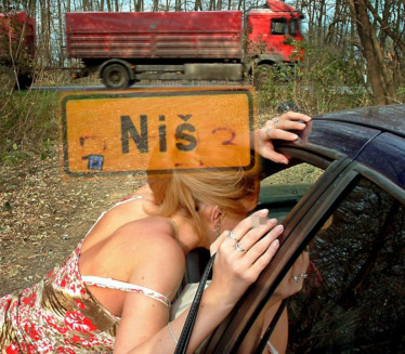 НИШЛИЈА СТРАДАО Увео проститутку у ауто, па је настао хаос