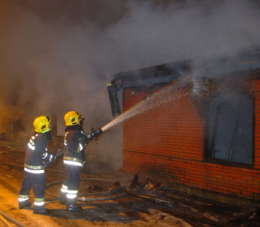 POŽAR U BEOGRADU: Plamen zahvatio zgradu u Karađorđevoj