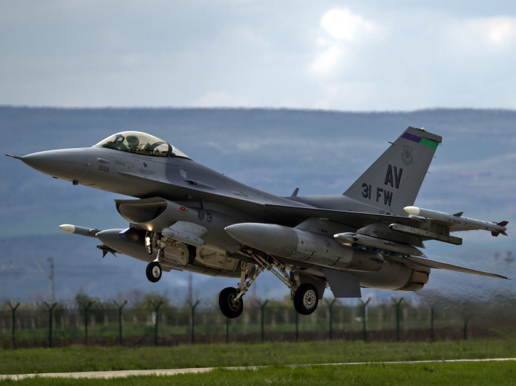 PRESRELI BOMBARDERE: Belgijska avijacija spušta bombardere