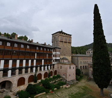 ZABRANJENE POSETE HILANDARU Povećan broj obolelih u manastiru