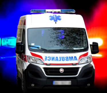 УЗНЕМИРУЈУЋИ ВИДЕО: Повређен мотоциклиста у удесу у Београду