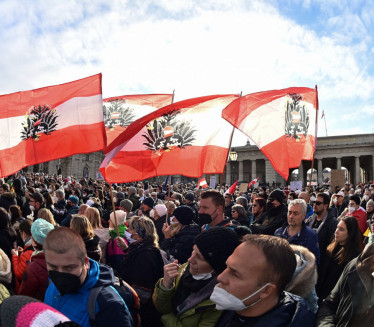 БОРБА СЕ НАСТАВЉА: 5000 људи на новим протестима у Бечу