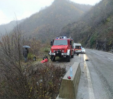 AUTO SLETEO S PUTA: Žena (34) poginula u kanjonu Morače