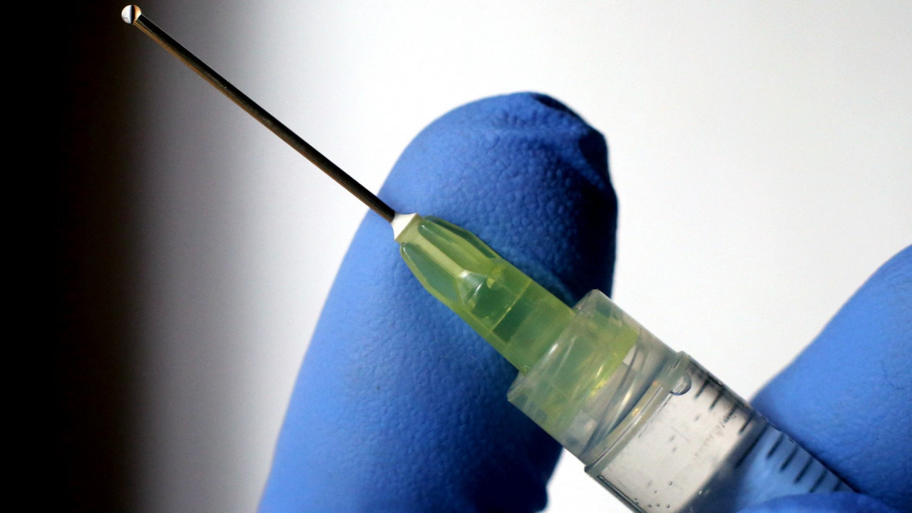 Бионтех ради на потенцијалној вакцини против соја омикрон