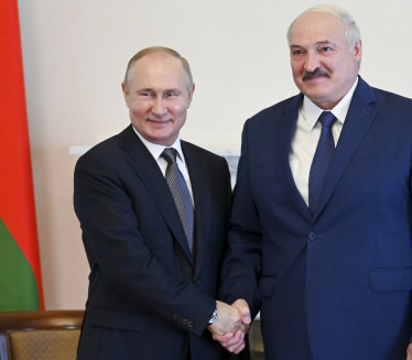 СПРЕМА СЕ ПРИЗНАЊЕ: Лукашенко путује на Крим?