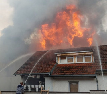 OBRENOVAC: Požar u kineskoj robnoj kući, evakuisani radnici