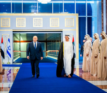 ИСТОРИЈСКА ПОСЕТА: Премијер Израела стигао у Емирате