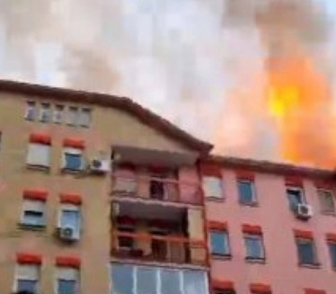 PLAMEN ZAHTAVIO KROV ZGRADE: Požar u Novom Sadu