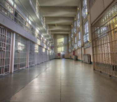 JEZIV SNIMAK: Iživljavanje čuvara nad zatvorenikom u Smederevu