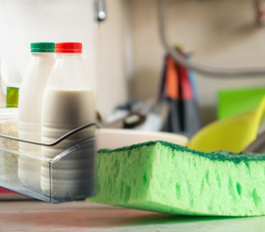 Ставите кухињски сунђер у фрижидер - ефекат ће вас одушевити