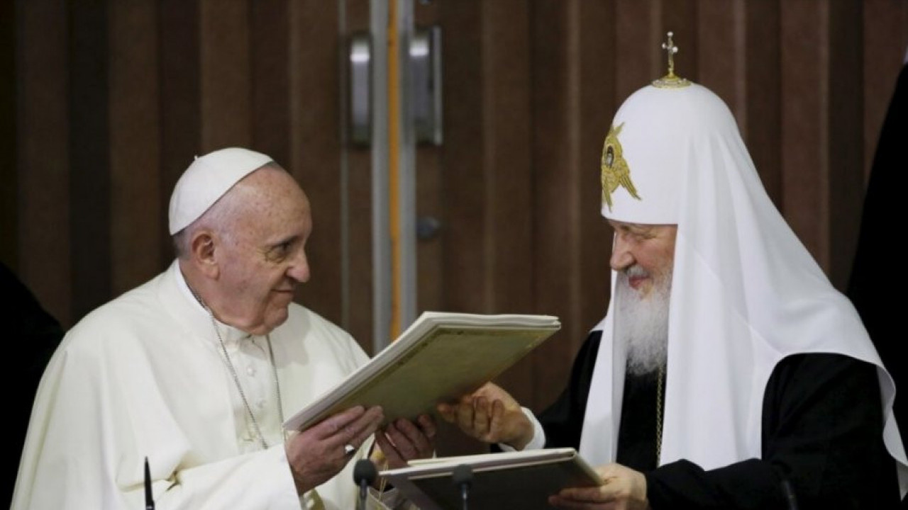 VATIKAN ŠALJE SIGNALE: Papa želi dogovor sa pravoslavljem