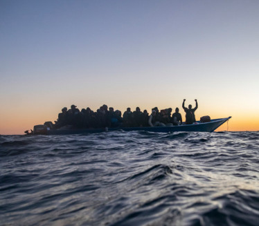 АКЦИЈА СПАШАВАЊА МИГРАНАТА: Преврнуо се брод у Грчкој