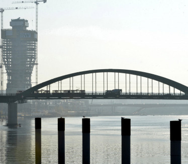 UŽAS: Skočila sa mosta u Beogradu, nažalost nije bilo spasa