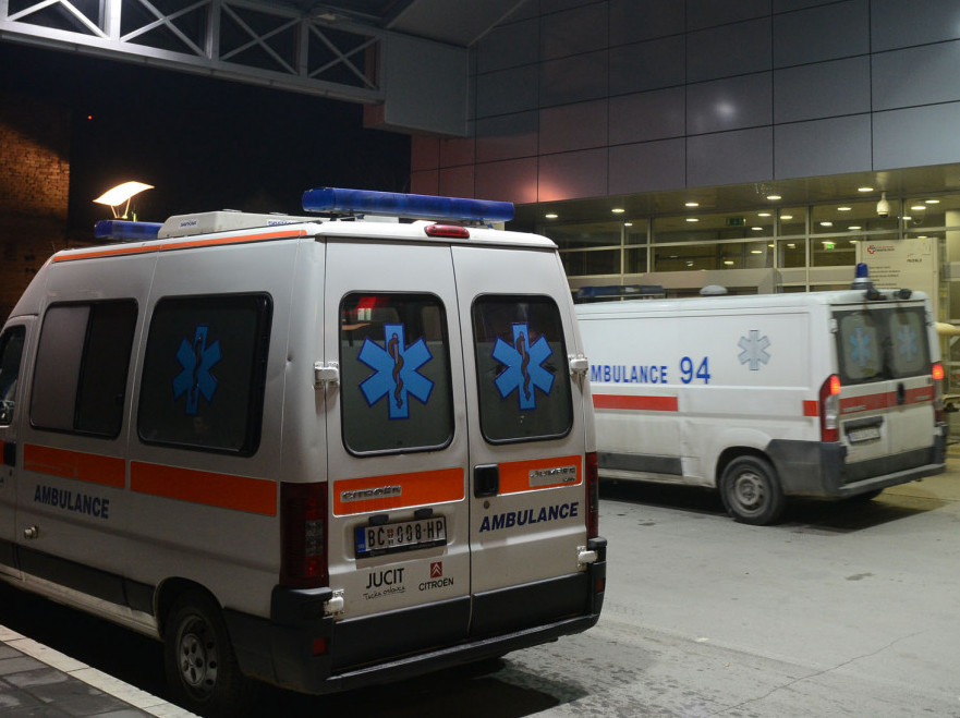 HITNA POMOĆ: Muškarac uboden nožem u centru Beograda