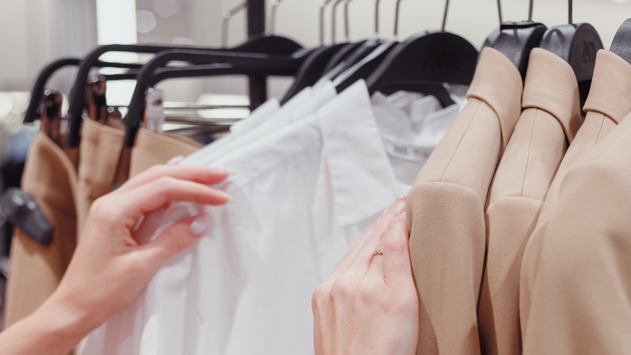 КОРИСНО: Како да вам дупло више одеће стане у плакар