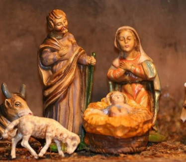ПРАЗНИК СА 2 ДАТУМА Зашто Хришћани не славе Божић исти дан?