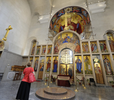Zašto pravoslavci stoje u crkvi, dok ljudi drugih vera kleče?