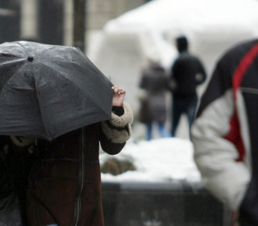 NIGDE BEZ KIŠOBRANA: Očekuju se obilne padavine, pa i sneg