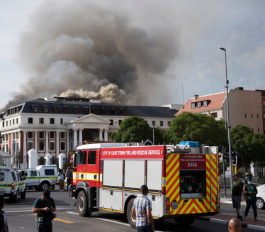 Нови пожар на згради парламента у Кејптауну
