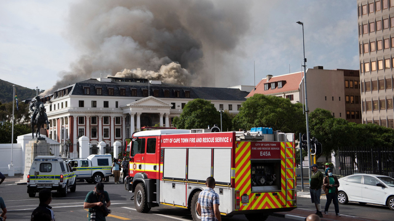 Нови пожар на згради парламента у Кејптауну