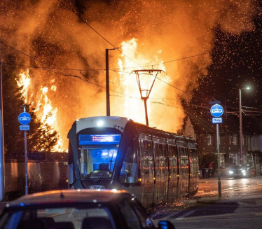 POŽAR NA BANJICI: Zapalio se tramvaj