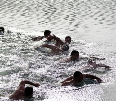 ЗБОГ ЕПИДЕМИОЛОШКЕ СИТУАЦИЈЕ: Одложено пливање за Часни крст